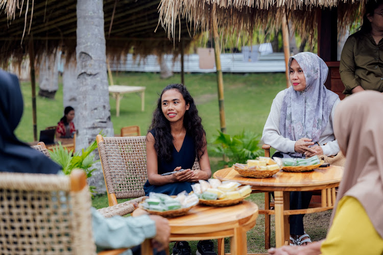 Tenun Talk Brings Kertasari Weavers Together to Address the Future of Traditional Weaving